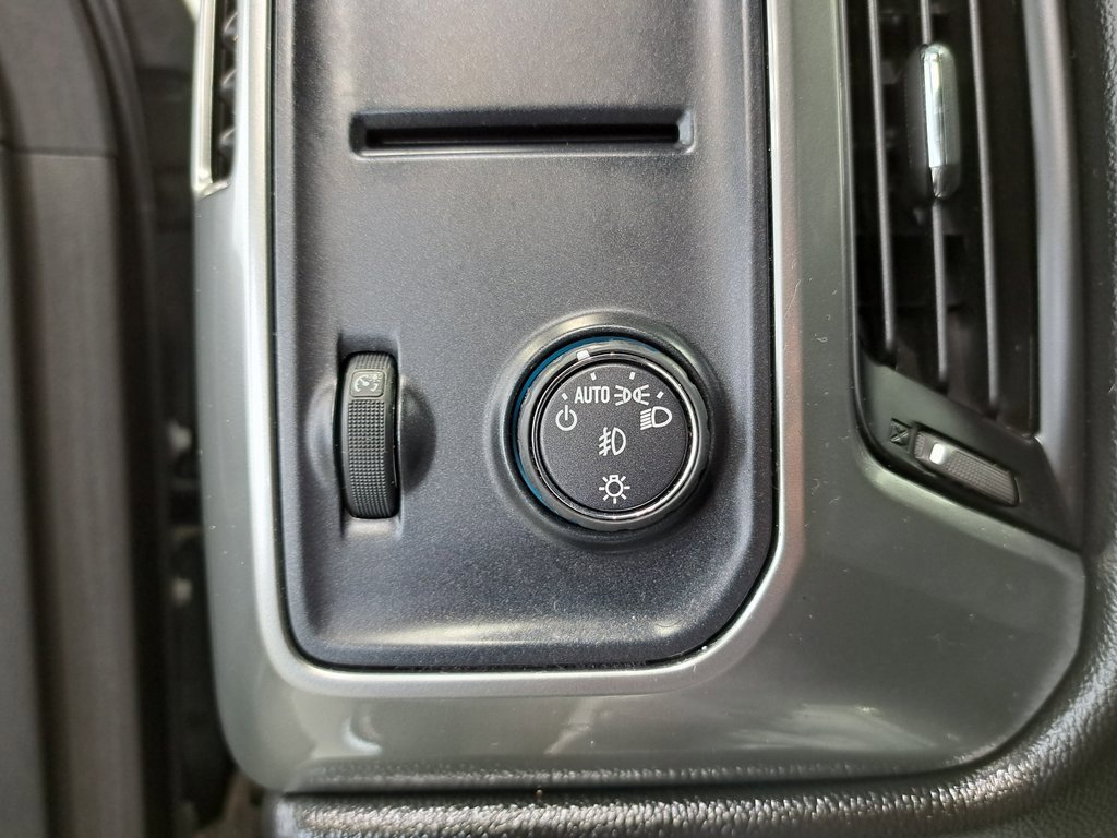 2018 Chevrolet Silverado 1500 LT photo 14