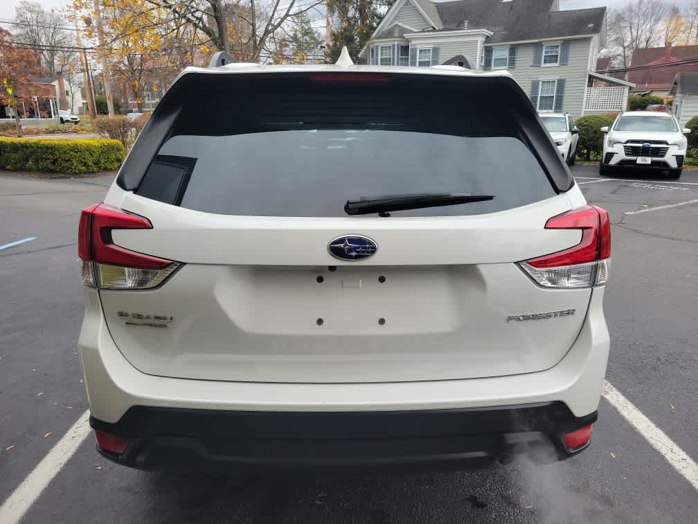 2023 Subaru Forester Premium photo 4
