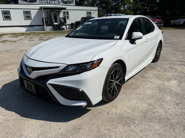 2024 Toyota Camry SE's photo