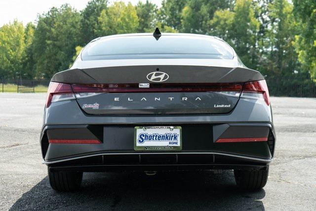 2025 Hyundai Elantra Limited photo 6