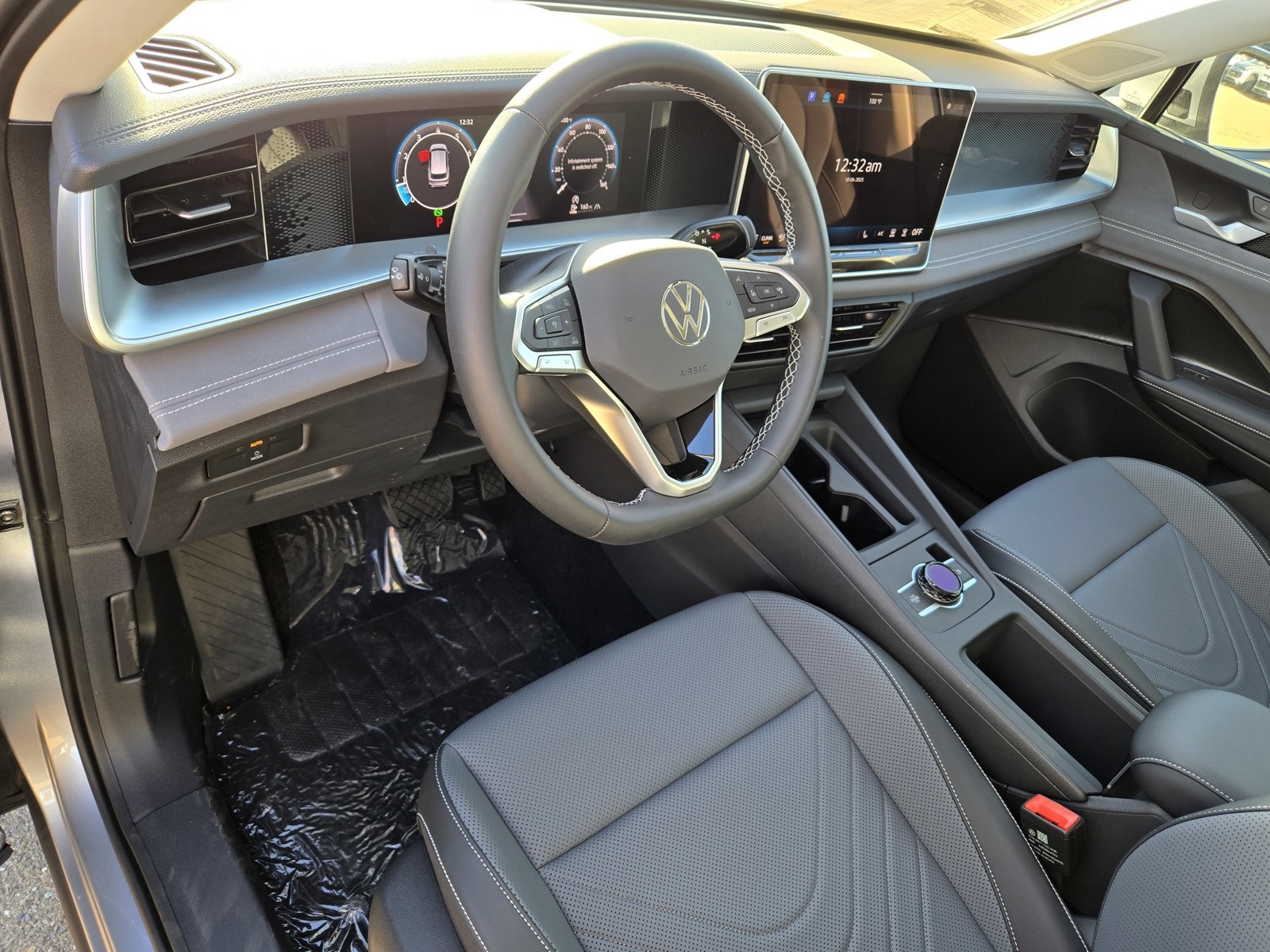 2025 Volkswagen Tiguan SE photo 9