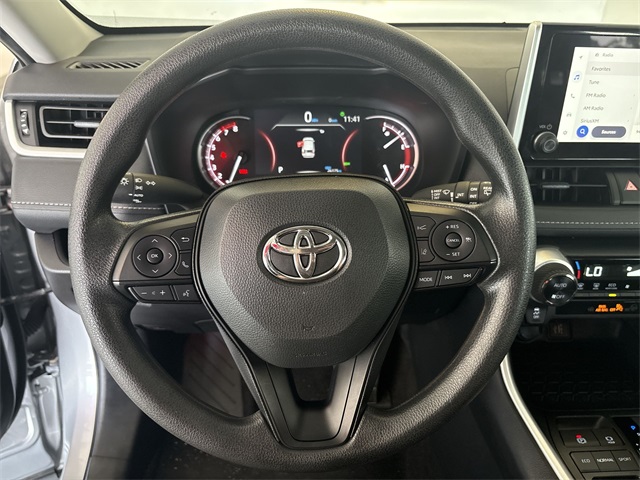 2024 Toyota RAV4 XLE photo 17