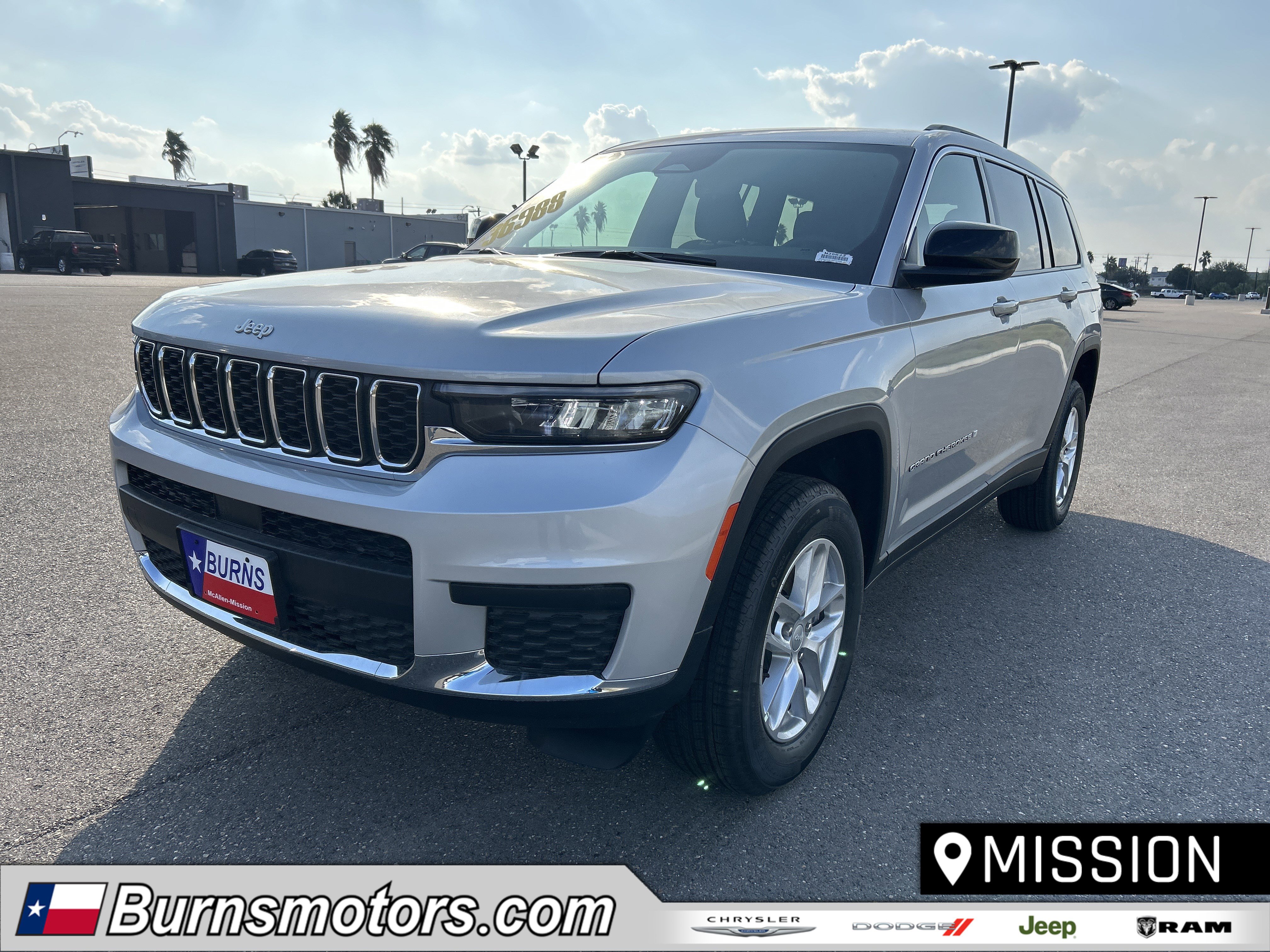 2025 Jeep Grand Cherokee L Laredo's photo