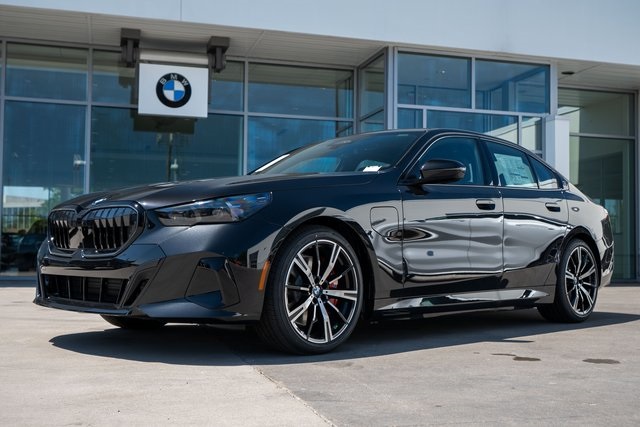 New 2026 Black Sapphire Metallic BMW 550e image 1