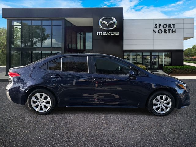 2022 Toyota Corolla LE photo 2