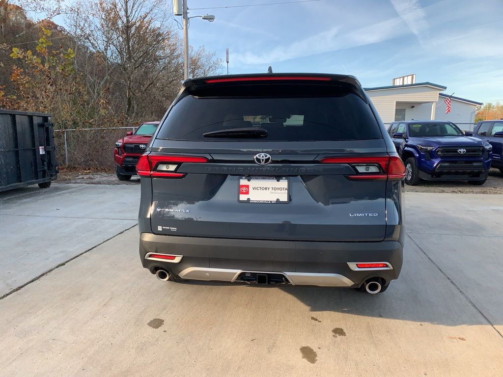 2026 Toyota Highlander Hybrid Limited photo 4