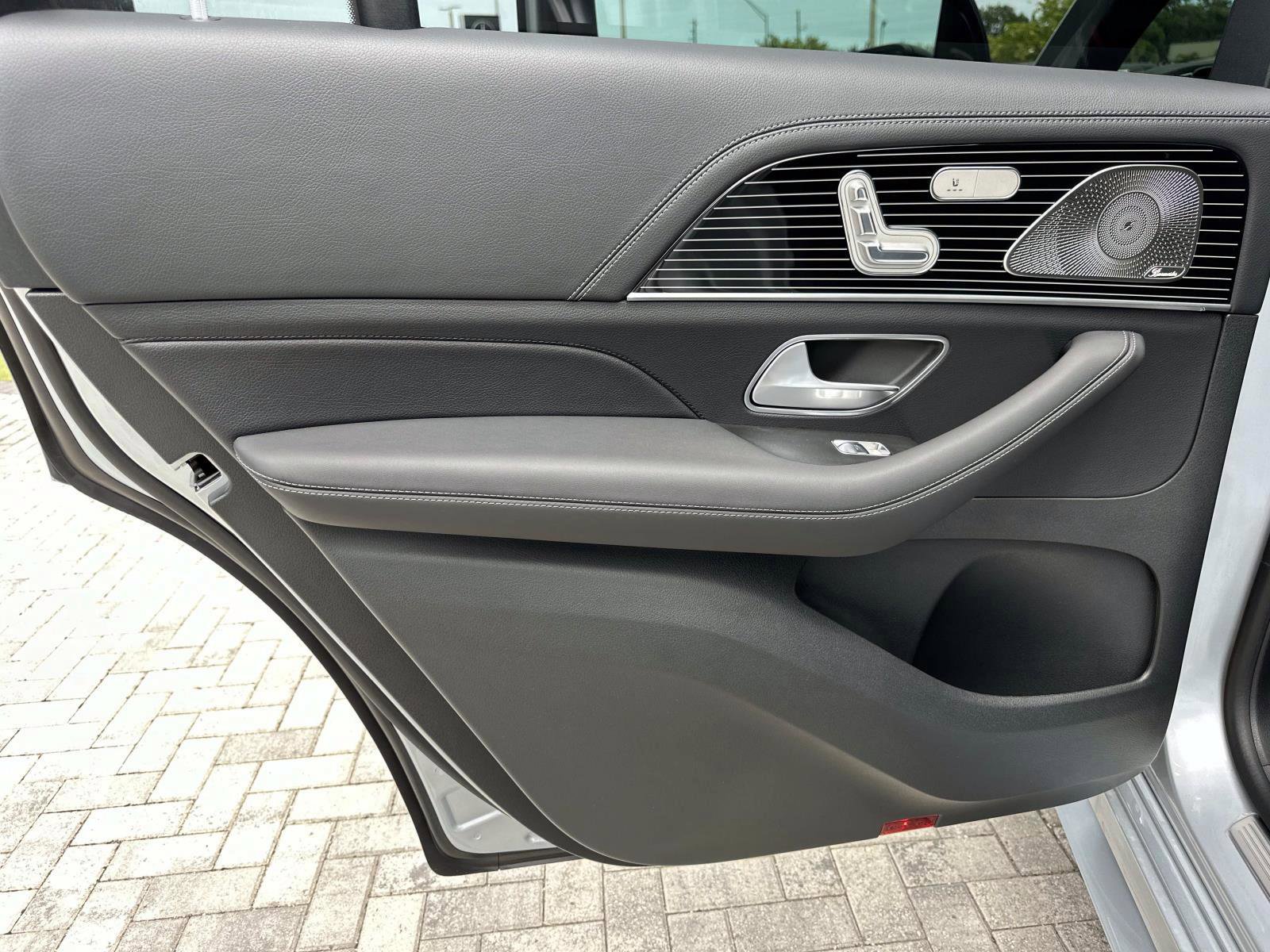 2026 Mercedes Benz GLS 450 4MATIC photo 12