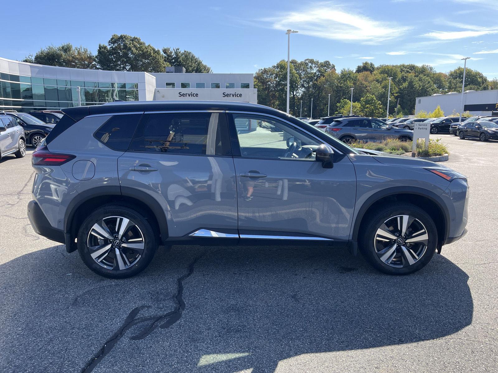 2023 Nissan Rogue SL photo 2