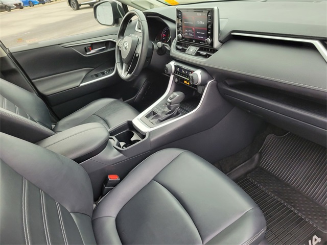 2019 Toyota RAV4 XLE Premium photo 15