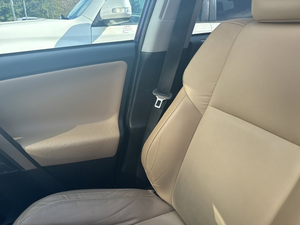 2015 Toyota RAV4 Limited photo 3