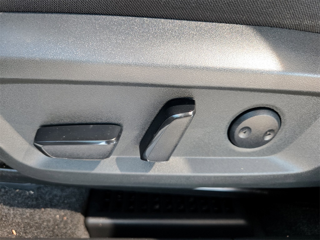 2022 Nissan Rogue SV photo 26