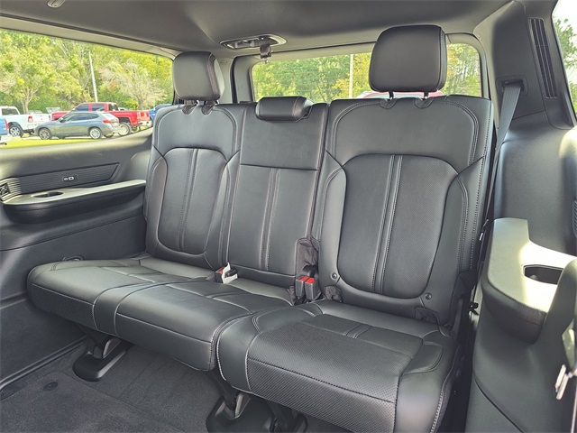 2025 Jeep Wagoneer Series II photo 13