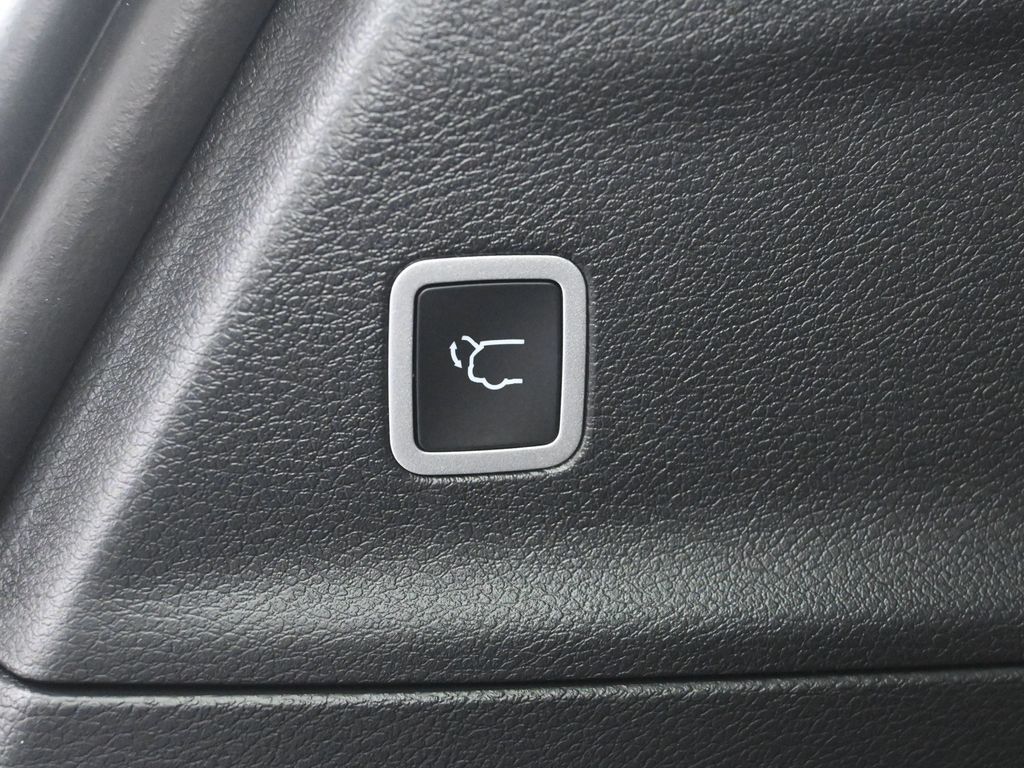 2025 Chrysler Pacifica photo 9