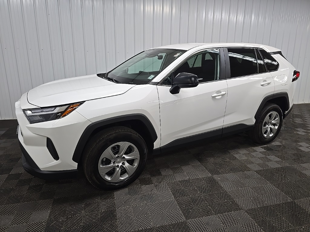 2023 Toyota RAV4 LE photo 6