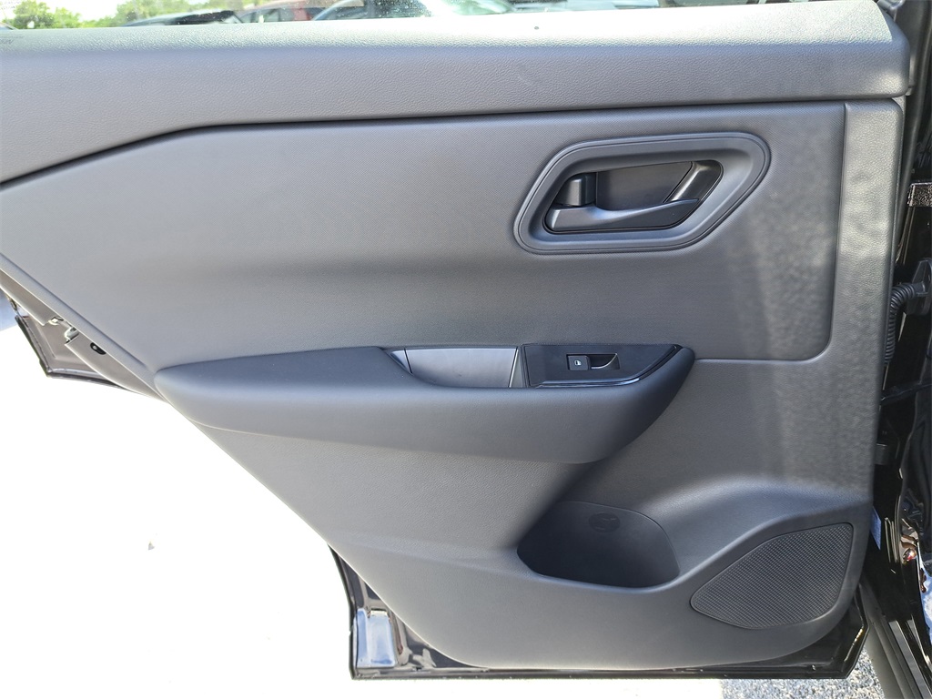 2026 Nissan Rogue S photo 13