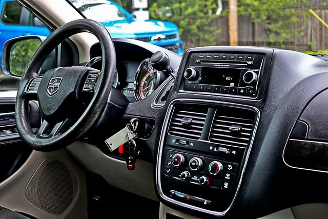 2016 Dodge Grand Caravan SE photo 7