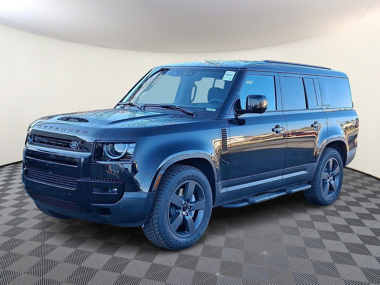 2026 Land Rover Defender S's photo