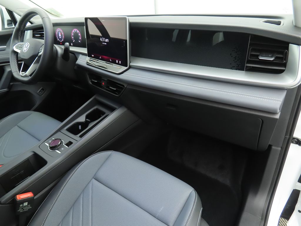 2025 Volkswagen Tiguan SE photo 18