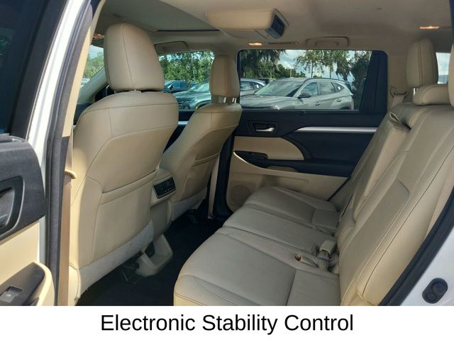 2016 Toyota Highlander XLE photo 13