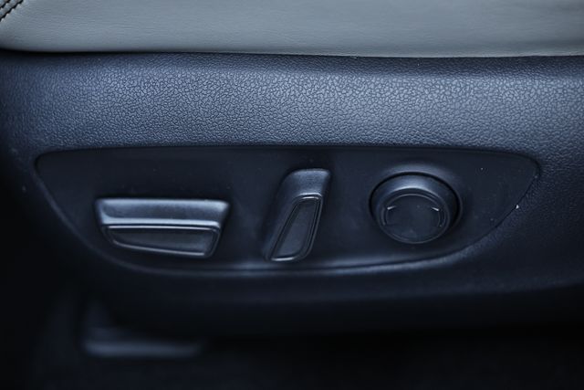 2021 Toyota RAV4 XLE Premium photo 21