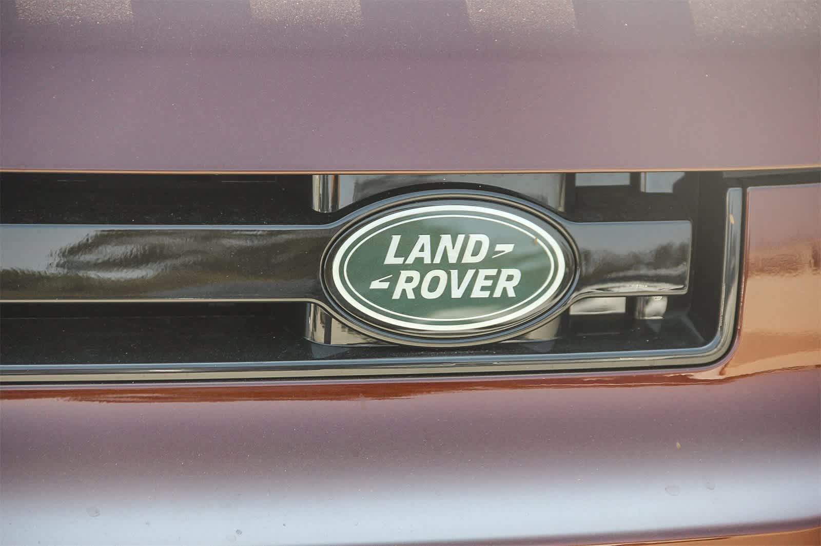 2025 Land Rover Defender 130 X-Dynamic SE photo 11