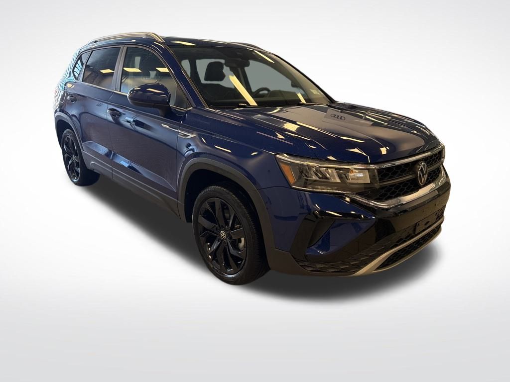 2024 Volkswagen Taos SE photo 3