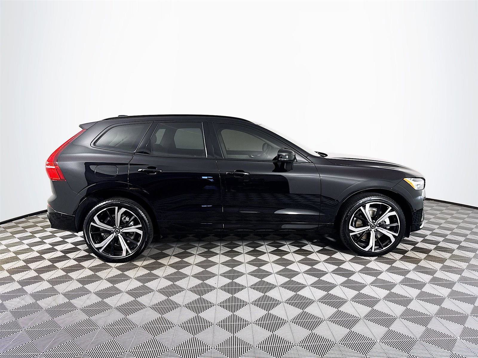 2025 Volvo XC60 Hybrid T8 photo 4