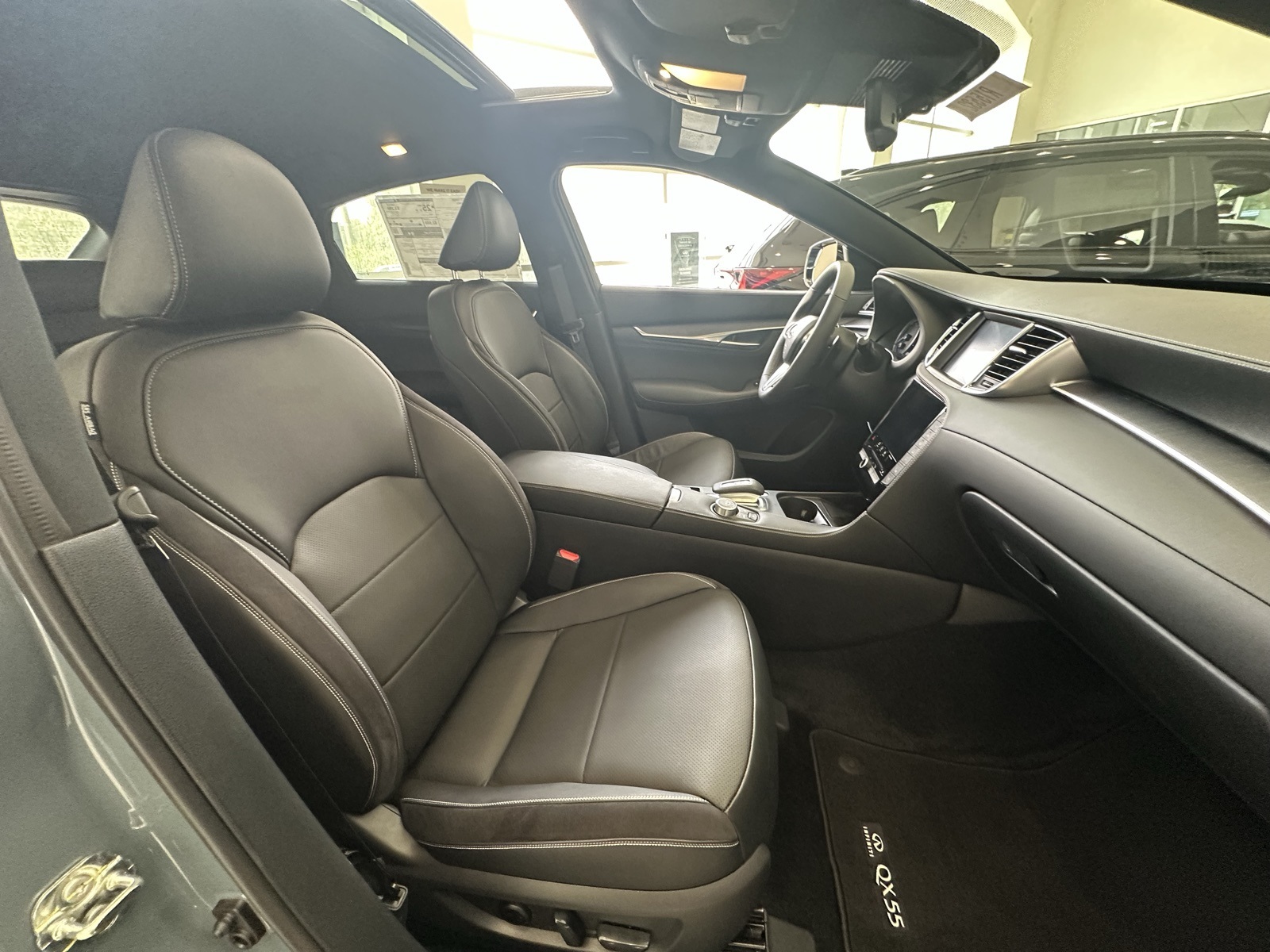 2025 Infiniti QX55 Sensory photo 38