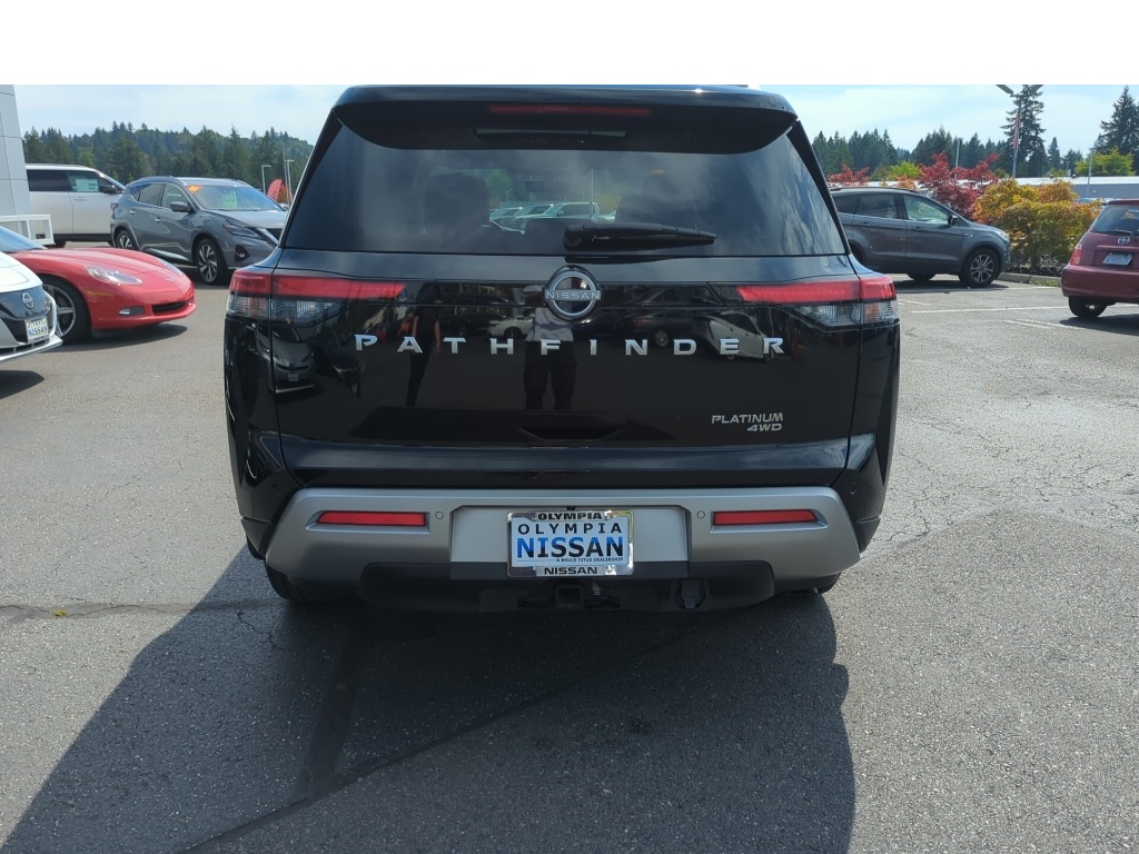 2024 Nissan Pathfinder Platinum photo 3