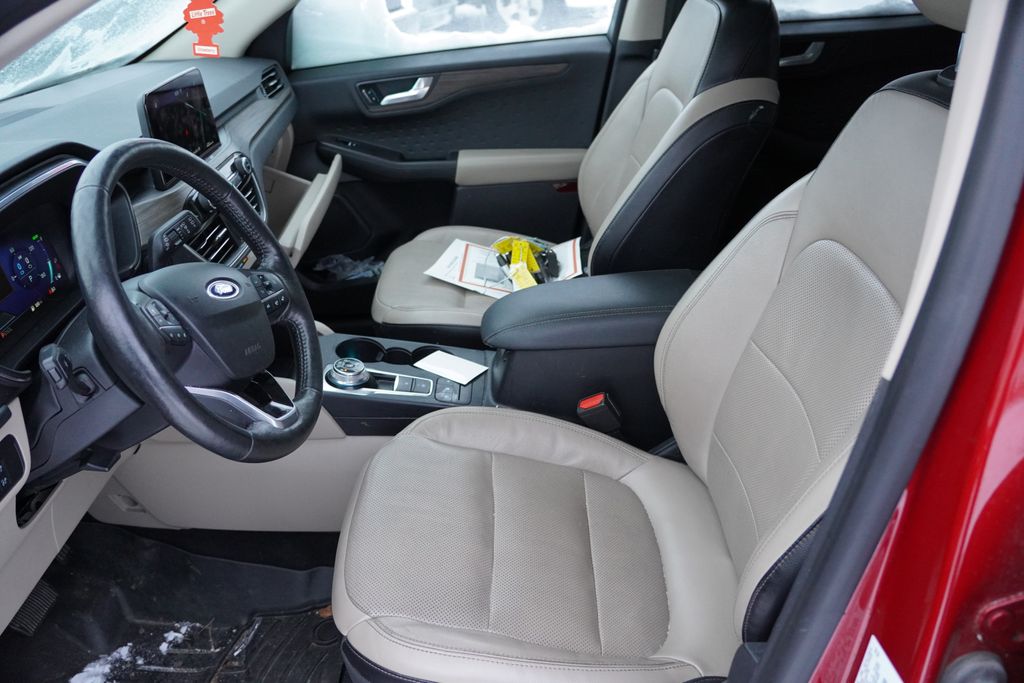 2020 Ford Escape Titanium Hybrid Premium photo 4