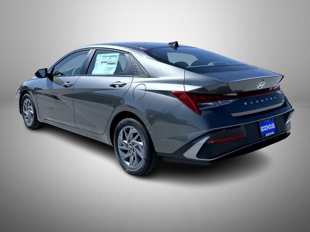2025 Hyundai Elantra Hybrid Blue photo 7