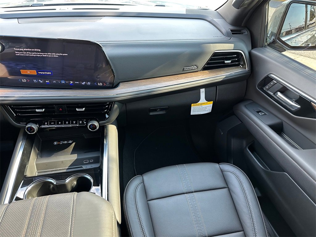 2025 Chevrolet Suburban High Country photo 19