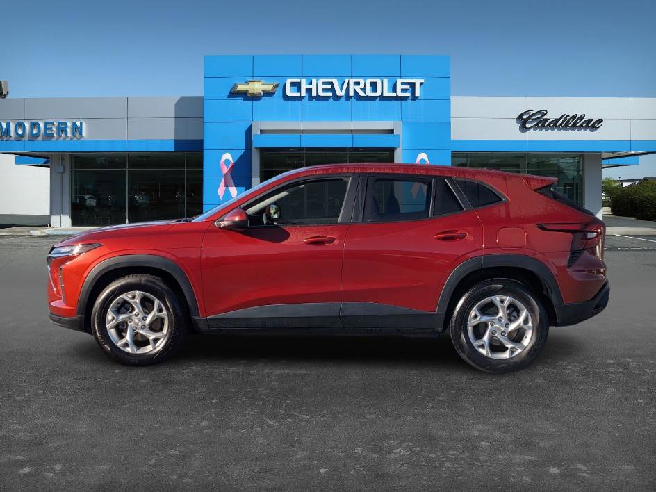 2024 Chevrolet Trax LS photo 2