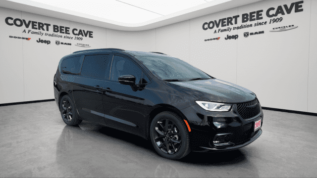 2026 Chrysler Pacifica Limited's photo