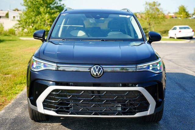 2025 Volkswagen Taos SEL photo 3