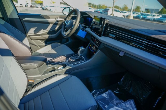 2025 Volkswagen Jetta 1.5T SE photo 32