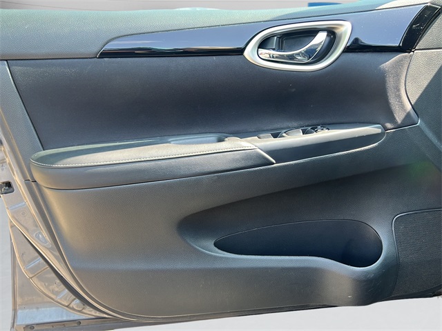 2016 Nissan Sentra SV photo 7