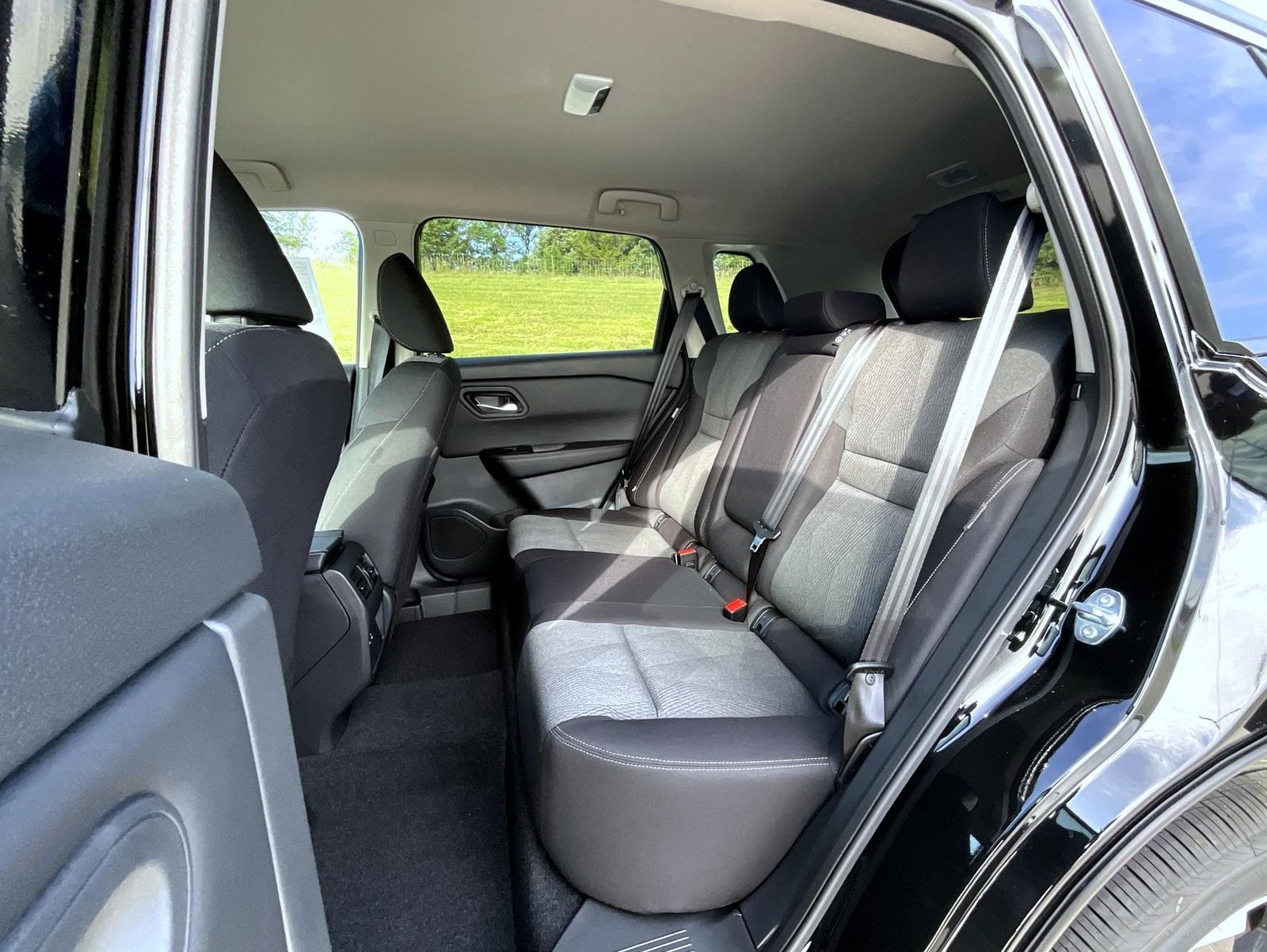 2026 Nissan Rogue SV photo 3