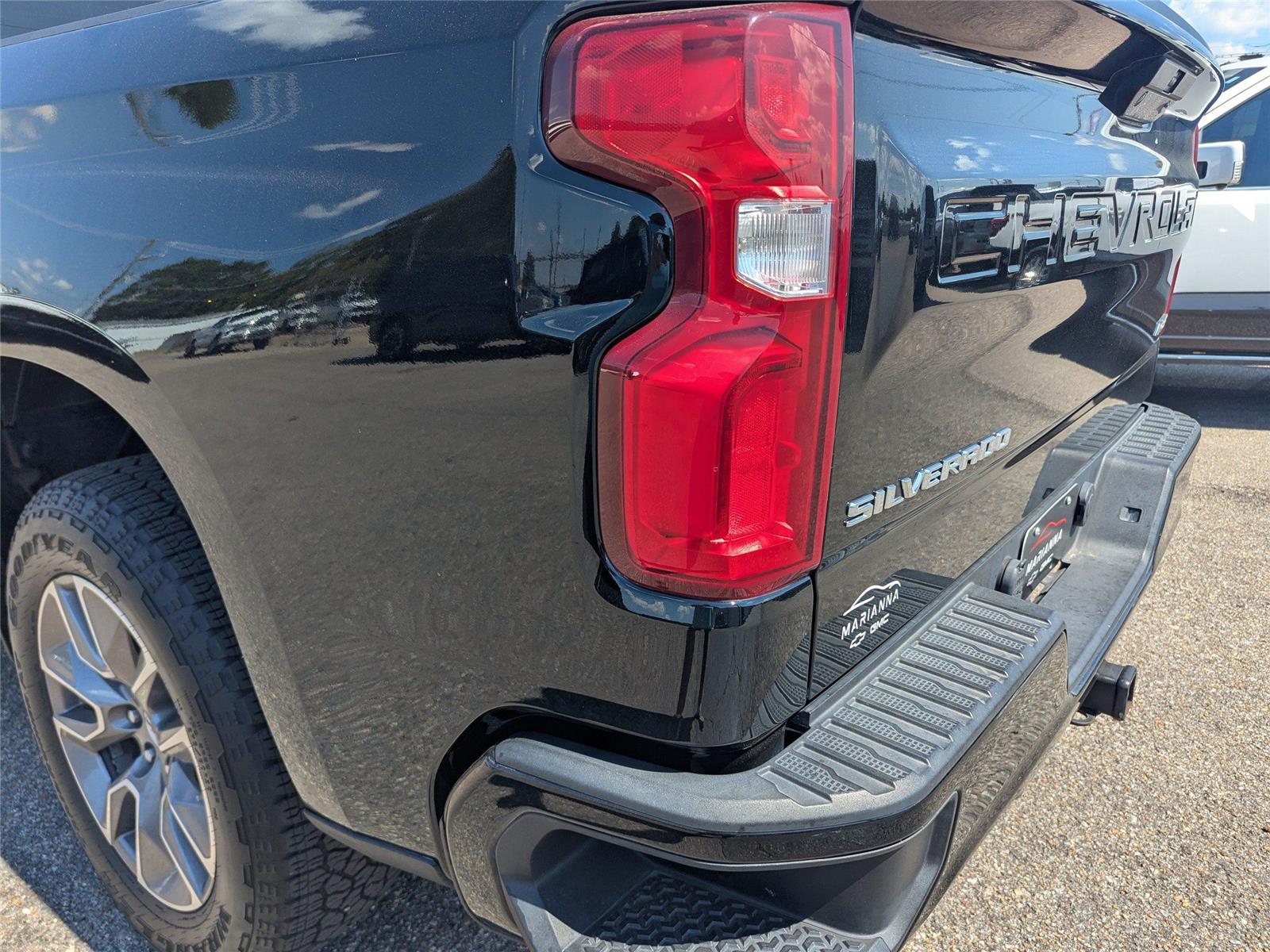 2022 Chevrolet Silverado 1500 RST photo 11