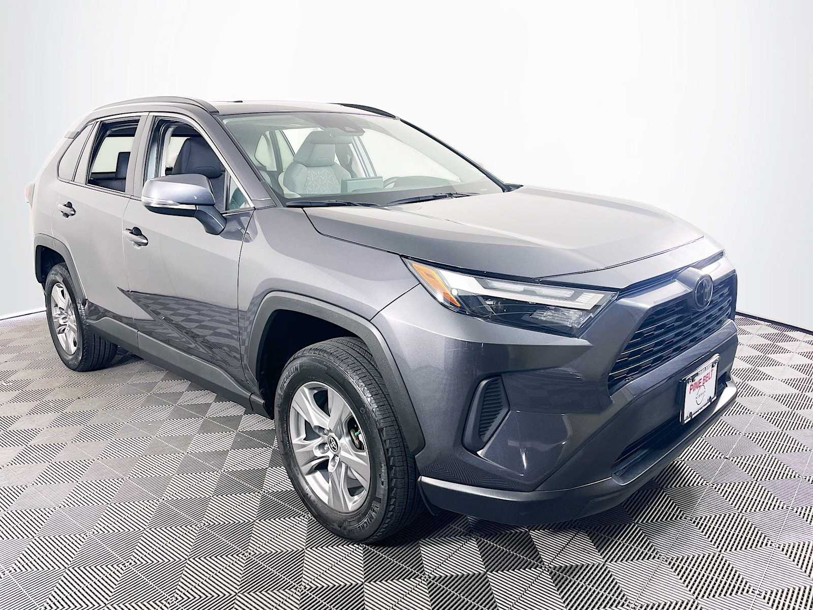 2024 Toyota RAV4 XLE photo 3