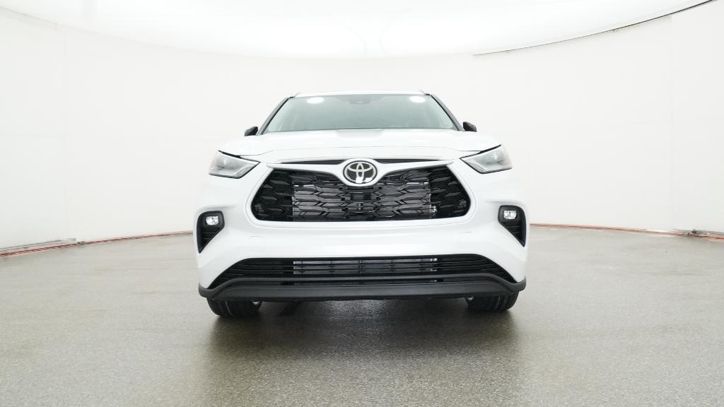 2025 Toyota Highlander XLE Limited photo 3