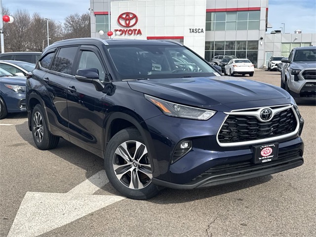 2024 Toyota Highlander XLE's photo