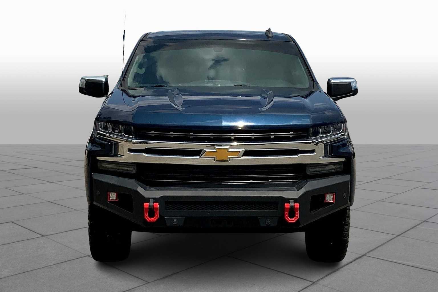 2020 Chevrolet Silverado 1500 LT photo 3