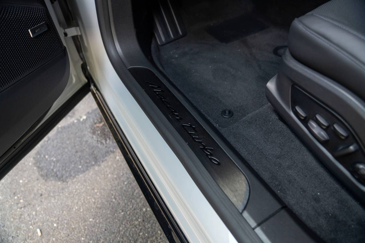 2025 Porsche Macan Turbo Electric photo 29