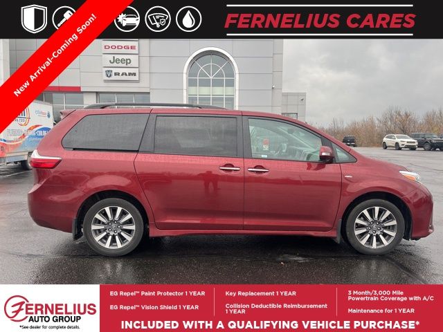 2018 Toyota Sienna XLE Limited Premium photo 4