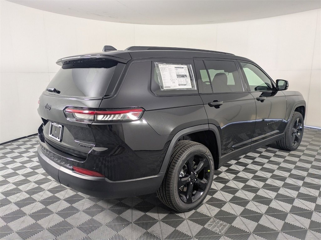 2025 Jeep Grand Cherokee Limited photo 3