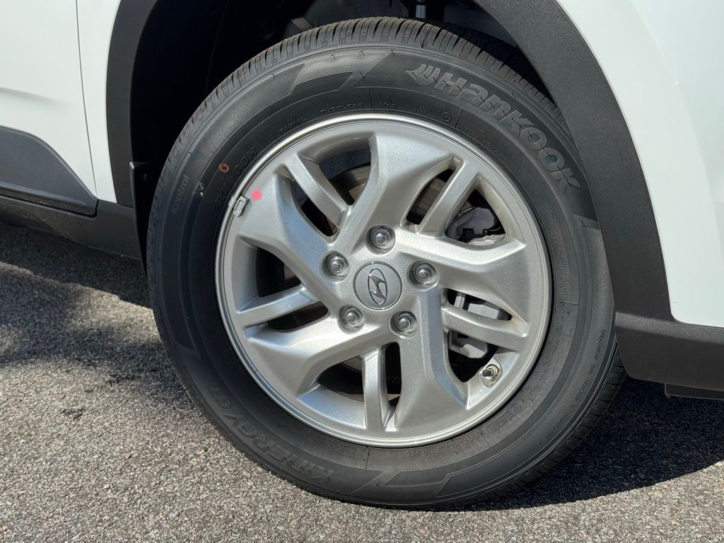 2025 Hyundai Venue SE photo 4