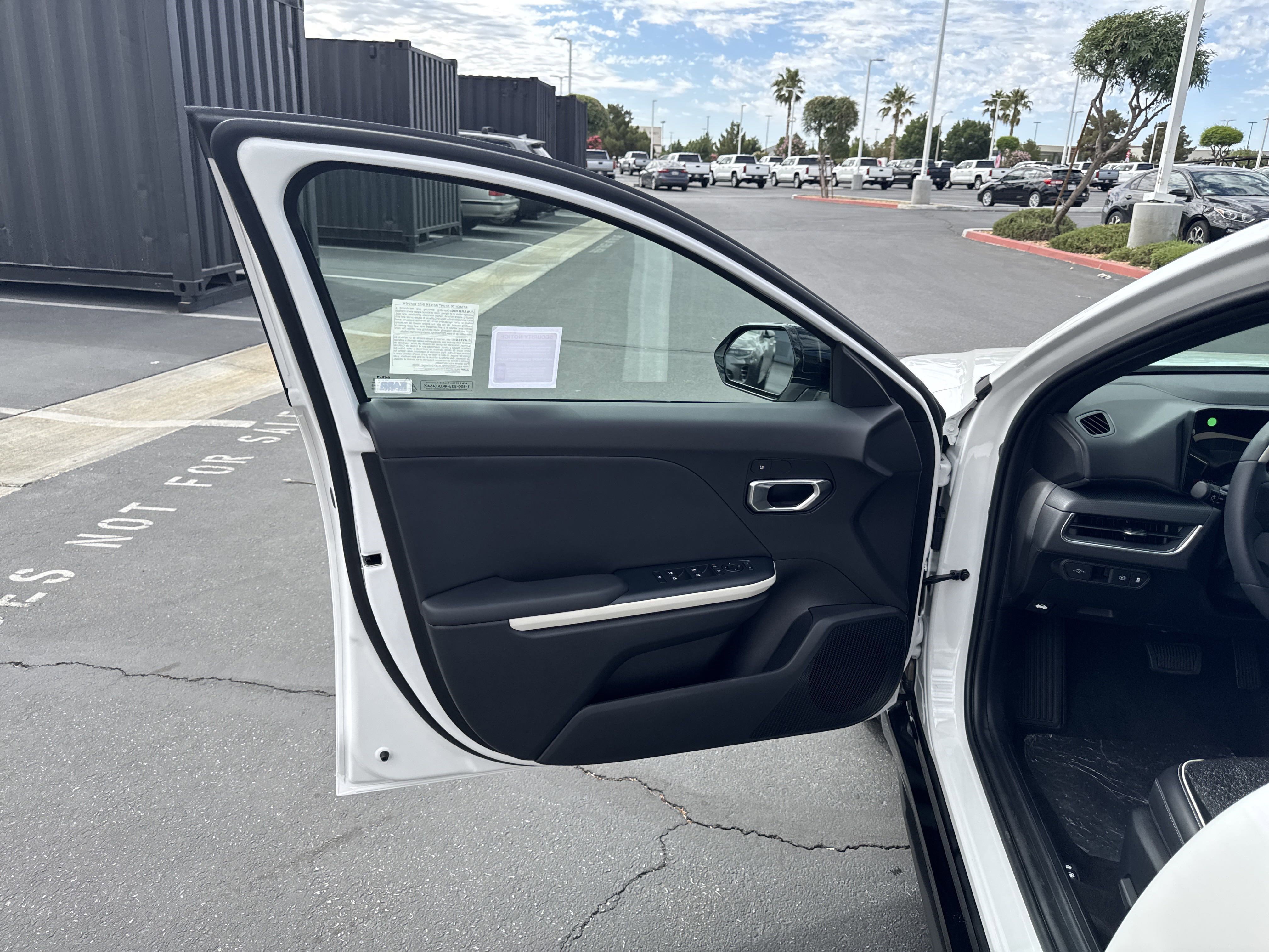 2025 Kia K4 GT-Line photo 3