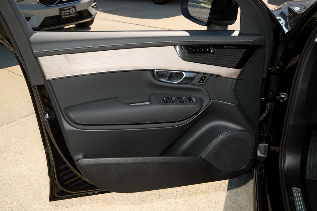 2026 VOLVO XC90 - Image 17