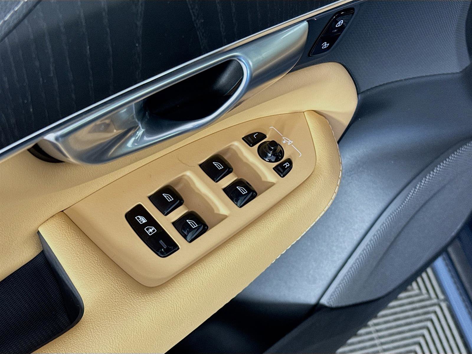 2024 Volvo XC90 Ultimate photo 18